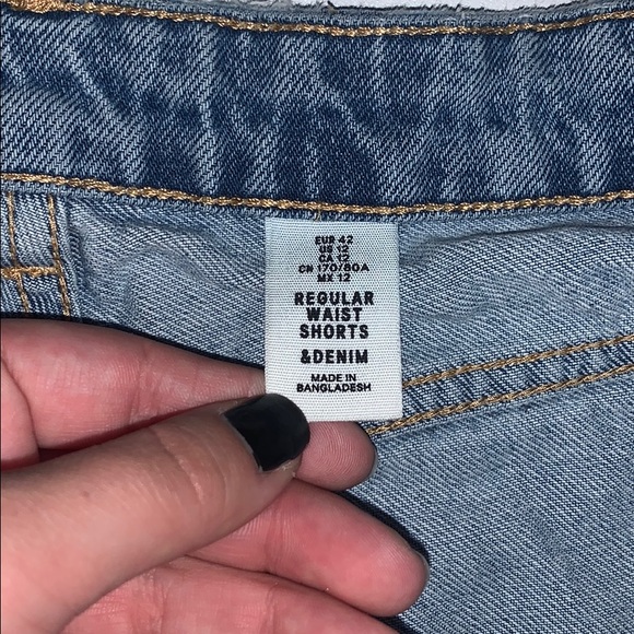 High-Waisted Denim Shorts - Picture 3 of 3